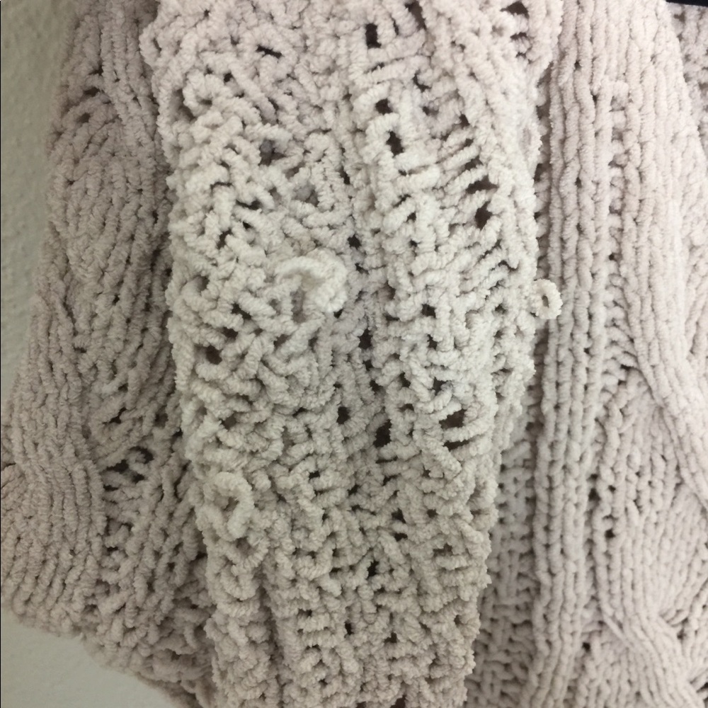 ❌SOLD❌ Woven Heart Cropped Chenille Sweater - Picture 5 of 6